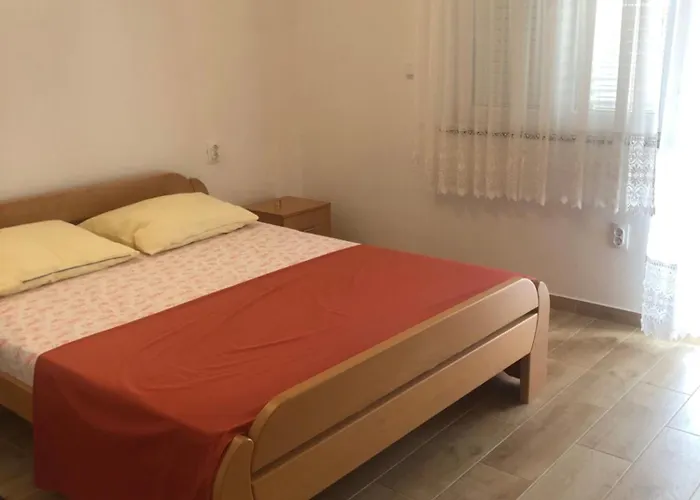 Very Spacious - Fully Air Conditioned - Nearby Bus Station *