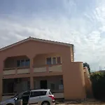 6 Parking Places For Our Guests - Fully Air Conditioned - Apartment *