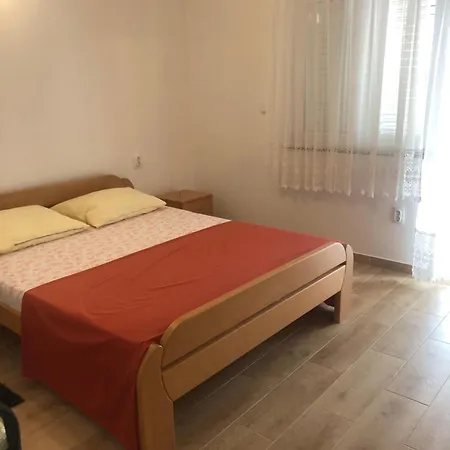 6 Parking Places For Our Guests - Fully Air Conditioned - *